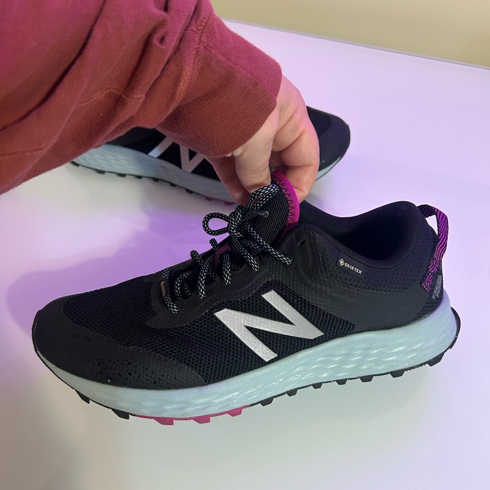 Fresh Foam Arishi Trail GTX Trail Running Shoe Women - Black, Pink- Size 11